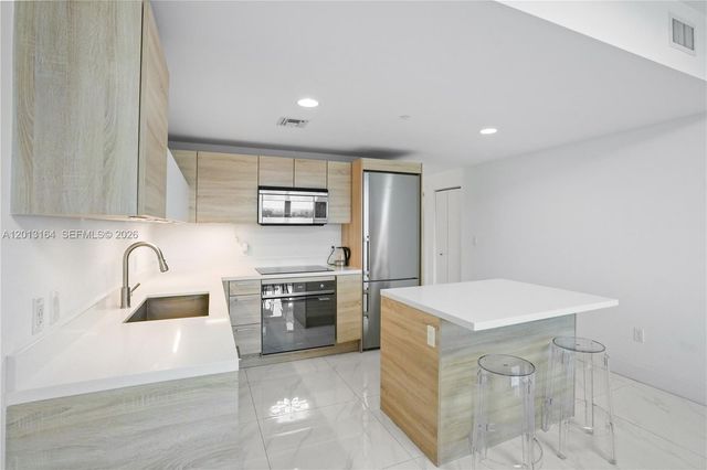 16385 Biscayne Blvd 1402, North Miami Beach, FL 33160