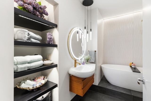 285 Columbus Ave PH805, Boston, MA 02116