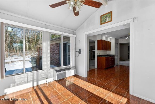 881 Deerwood Dr, Coxs Creek, KY 40013