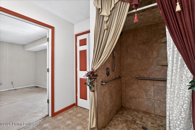 881 Deerwood Dr, Coxs Creek, KY 40013