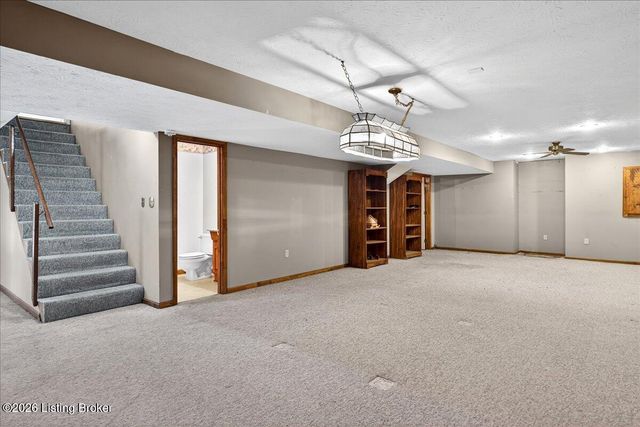 881 Deerwood Dr, Coxs Creek, KY 40013