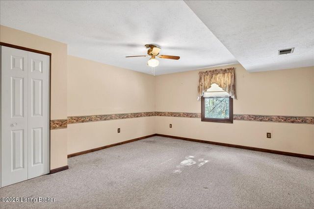 881 Deerwood Dr, Coxs Creek, KY 40013