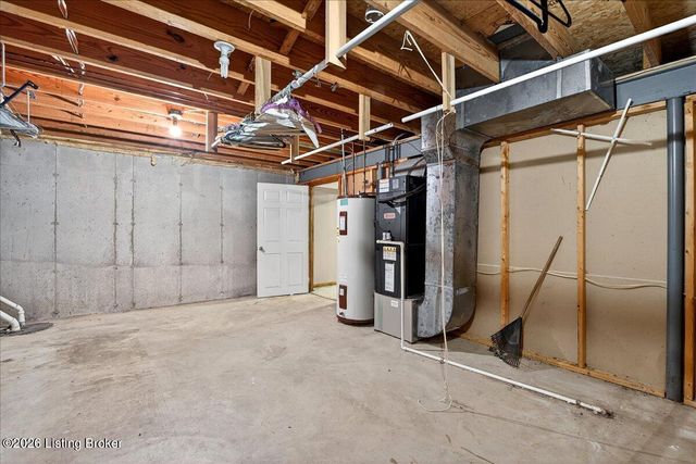 881 Deerwood Dr, Coxs Creek, KY 40013