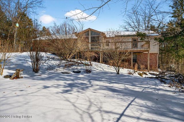 881 Deerwood Dr, Coxs Creek, KY 40013