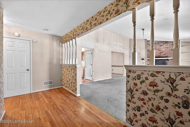 881 Deerwood Dr, Coxs Creek, KY 40013