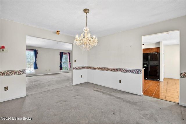 881 Deerwood Dr, Coxs Creek, KY 40013