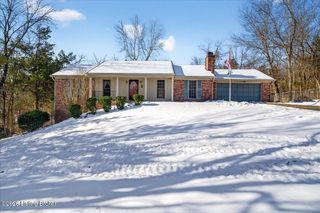 881 Deerwood Dr, Coxs Creek, KY 40013