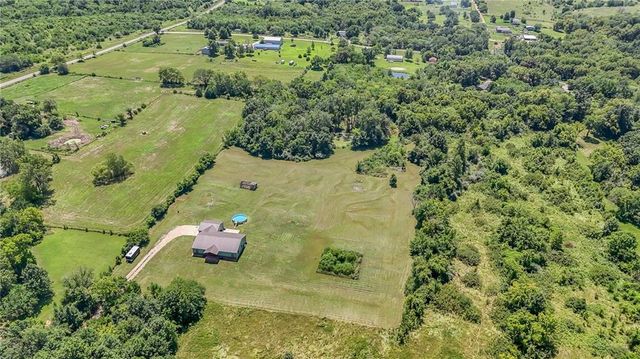 1034 25th Road, Holden, MO 64040
