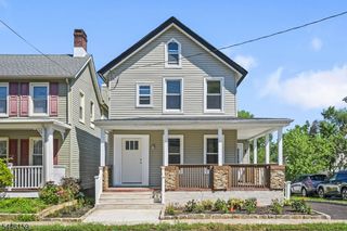 293 1St St, Keyport Boro, NJ 07735