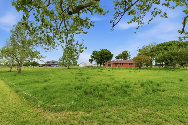 2199 Illinois Street, New Fairview, TX 76078