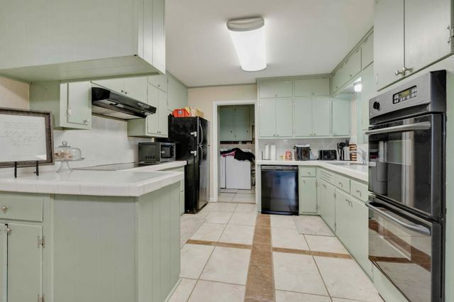 2199 Illinois Street, New Fairview, TX 76078