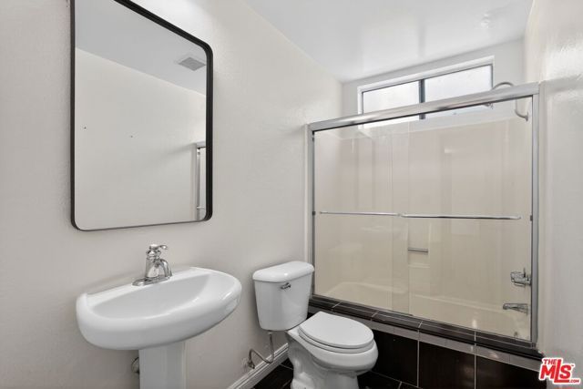 12940 Riverside Drive 101, Sherman Oaks, CA 91423