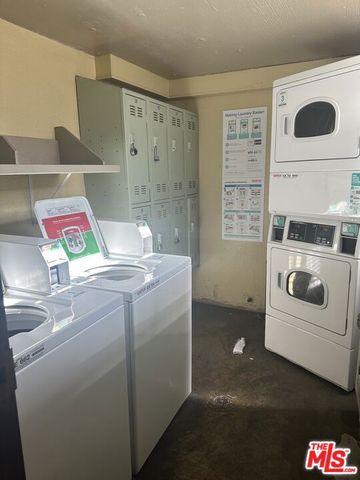 12940 Riverside Drive 101, Sherman Oaks, CA 91423