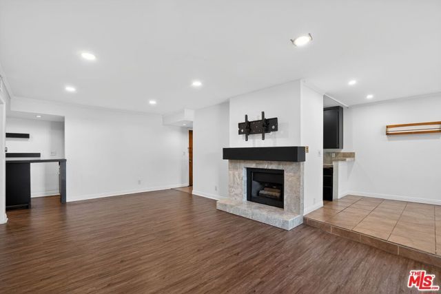 12940 Riverside Drive 101, Sherman Oaks, CA 91423