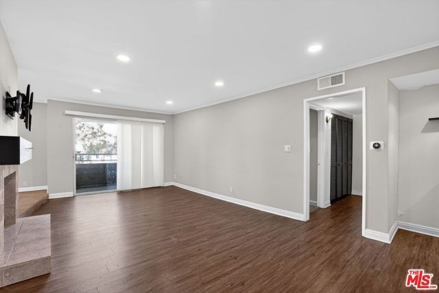 12940 Riverside Drive 101, Sherman Oaks, CA 91423