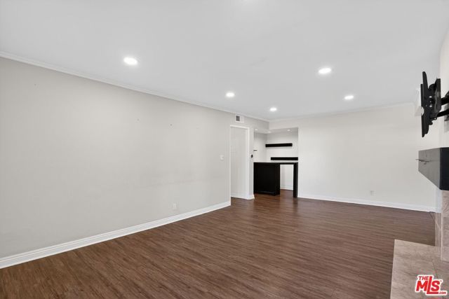 12940 Riverside Drive 101, Sherman Oaks, CA 91423