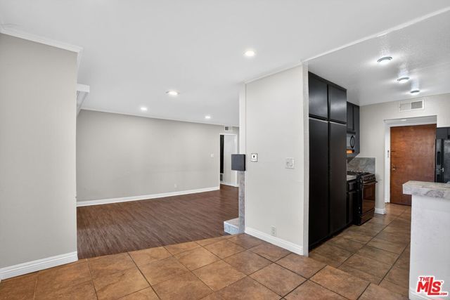 12940 Riverside Drive 101, Sherman Oaks, CA 91423