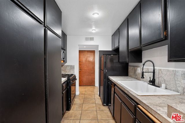 12940 Riverside Drive 101, Sherman Oaks, CA 91423