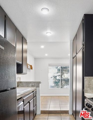 12940 Riverside Drive 101, Sherman Oaks, CA 91423