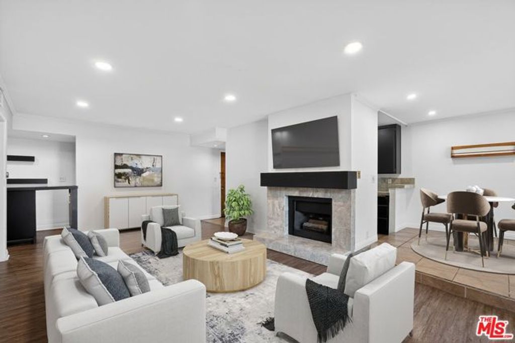 12940 Riverside Drive 101, Sherman Oaks, CA 91423