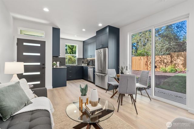 10752 Interlake Avenue N, Seattle, WA 98133