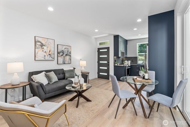 10752 Interlake Avenue N, Seattle, WA 98133