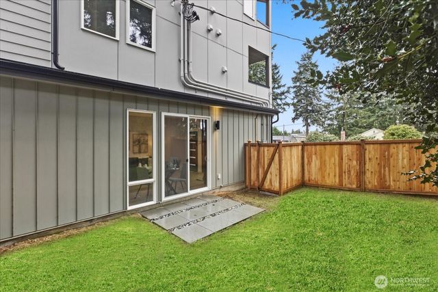 10752 Interlake Avenue N, Seattle, WA 98133