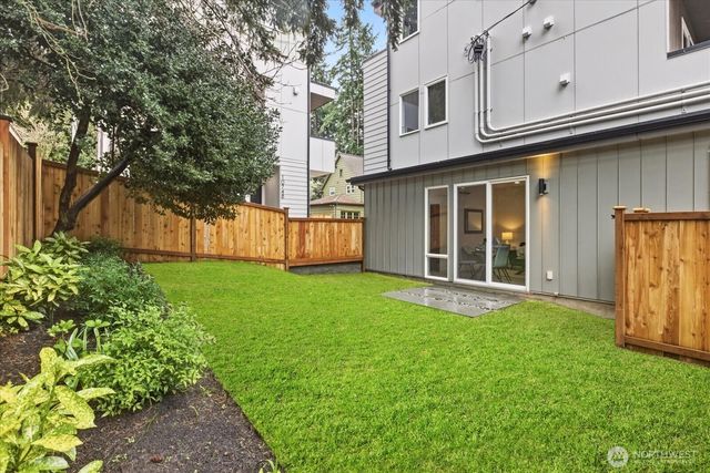 10752 Interlake Avenue N, Seattle, WA 98133