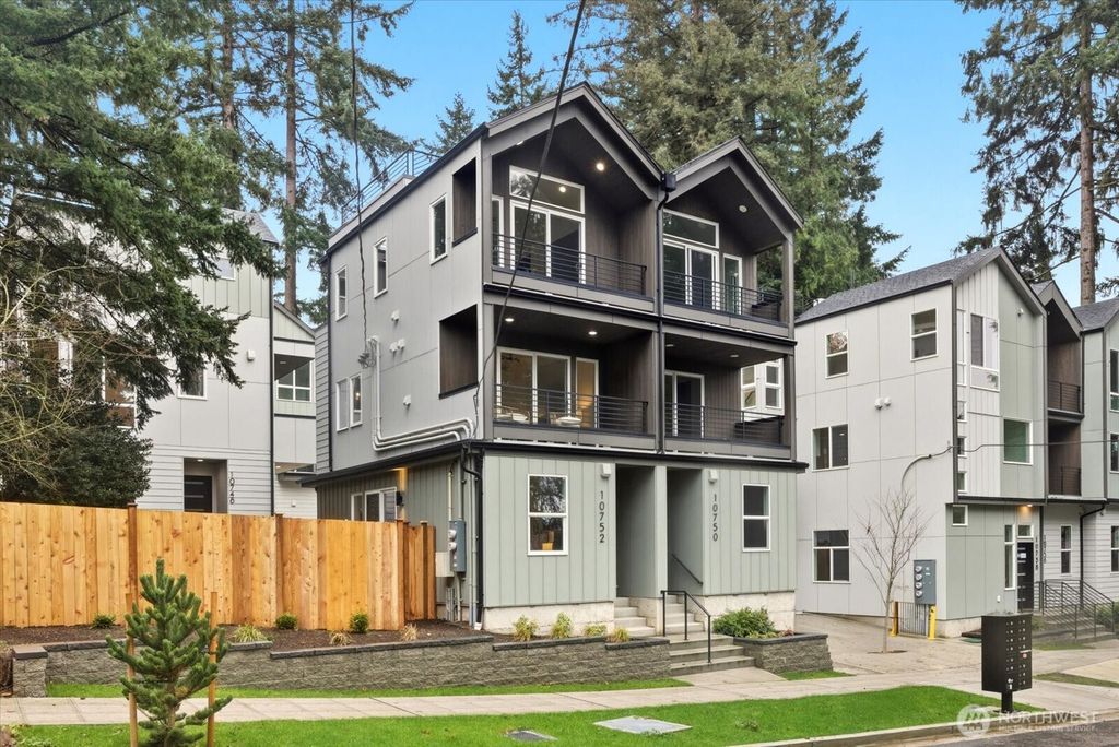 10752 Interlake Avenue N, Seattle, WA 98133