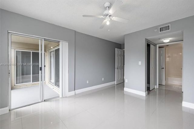 2600 S University Dr 124, Davie, FL 33328