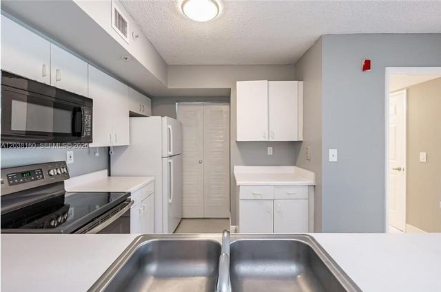 2600 S University Dr 124, Davie, FL 33328