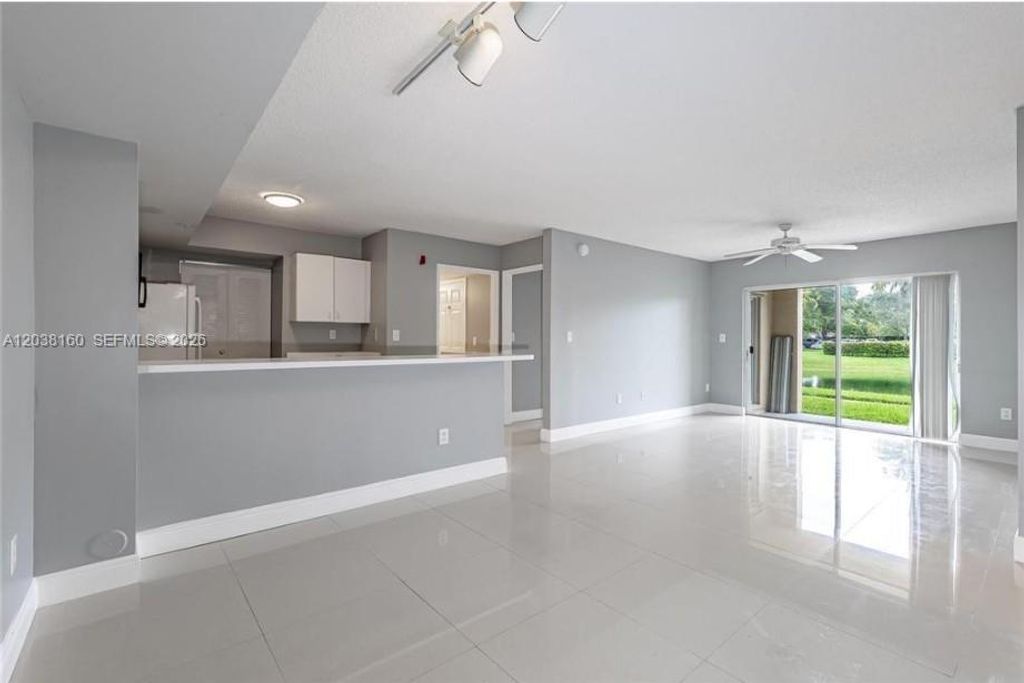 2600 S University Dr 124, Davie, FL 33328
