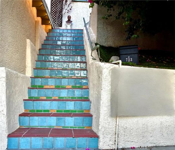 723 Isabel, Los Angeles, CA 90065