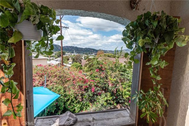 723 Isabel, Los Angeles, CA 90065