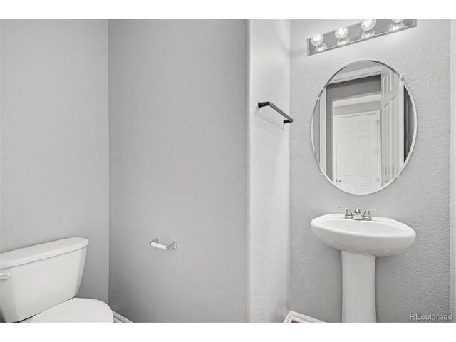 6340 S Langdale Way, Aurora, CO 80016
