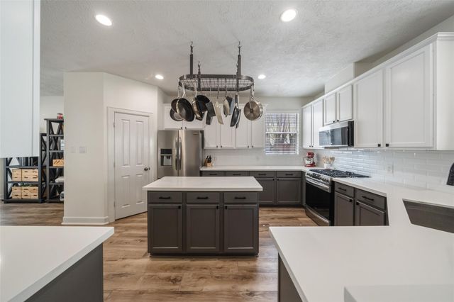 154 Hansom Trail Street, The Woodlands, TX 77382