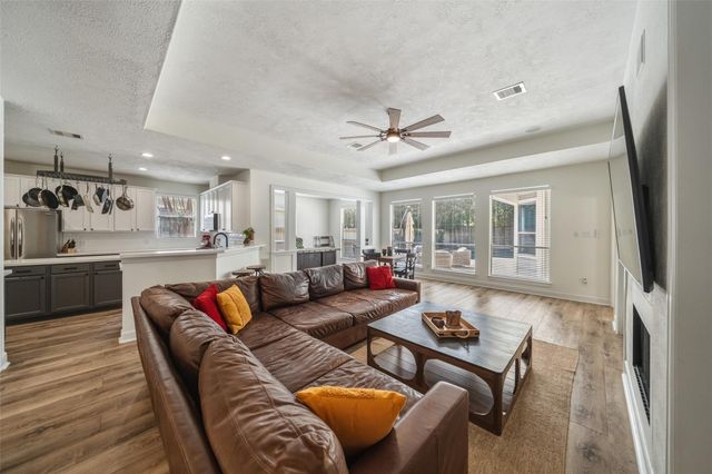 154 Hansom Trail Street, The Woodlands, TX 77382