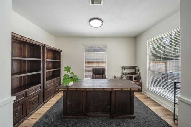 154 Hansom Trail Street, The Woodlands, TX 77382