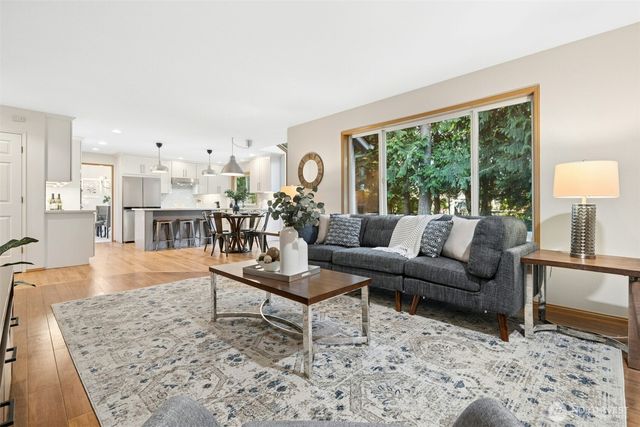 2406 237th Court NE, Sammamish, WA 98074