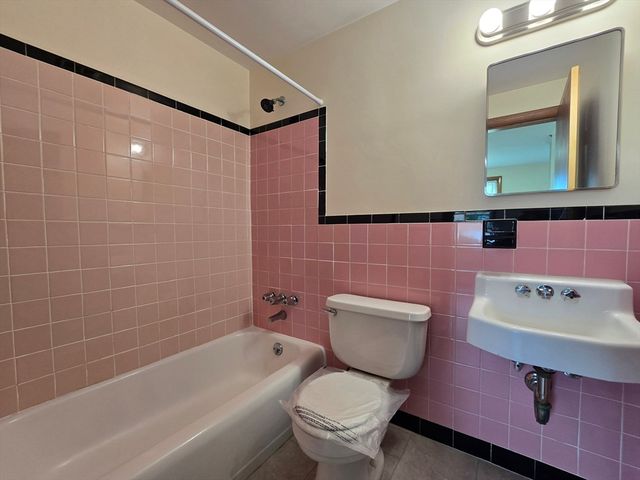 11 Guild St 2R, Quincy, MA 02169