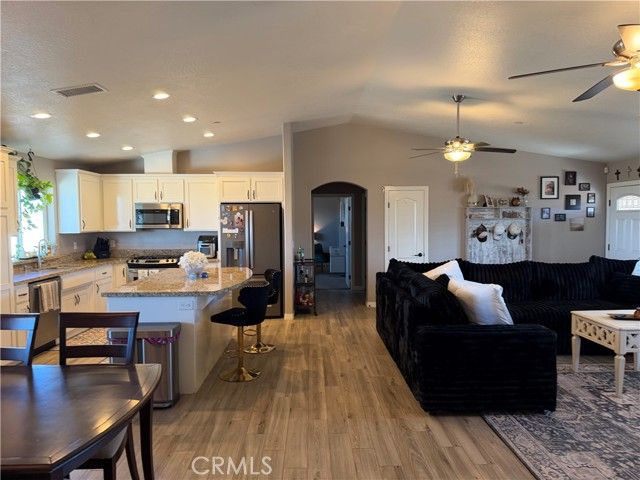 5824 White Fox Trl, Phelan, CA 92371