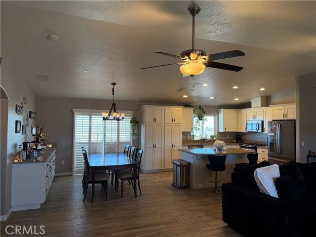 5824 White Fox Trl, Phelan, CA 92371