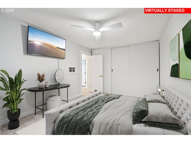 1302 Ne HOGAN Dr, Gresham, OR 97030