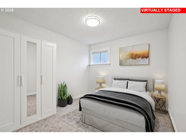 1302 Ne HOGAN Dr, Gresham, OR 97030