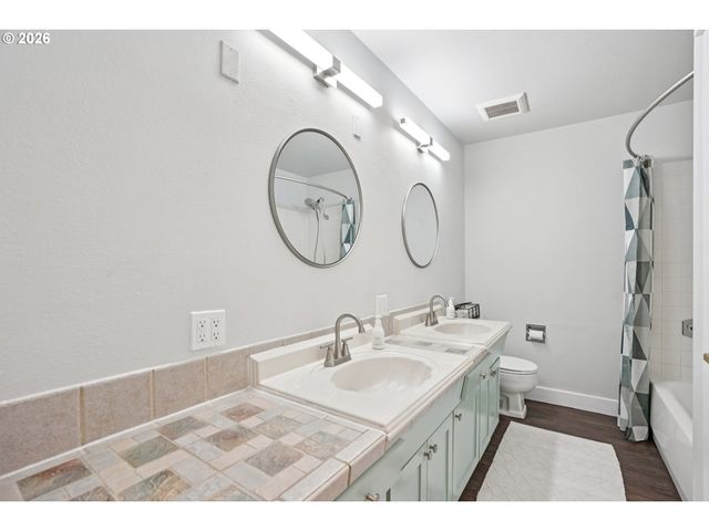 1302 Ne HOGAN Dr, Gresham, OR 97030