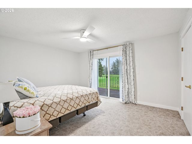 1302 Ne HOGAN Dr, Gresham, OR 97030