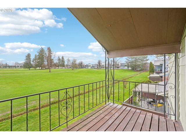 1302 Ne HOGAN Dr, Gresham, OR 97030