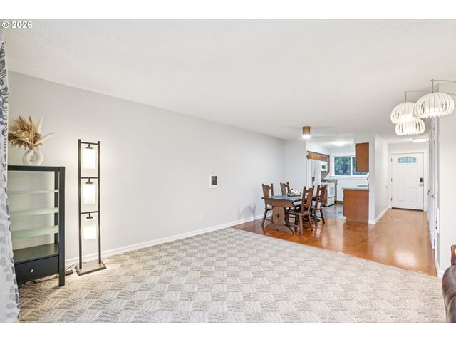 1302 Ne HOGAN Dr, Gresham, OR 97030