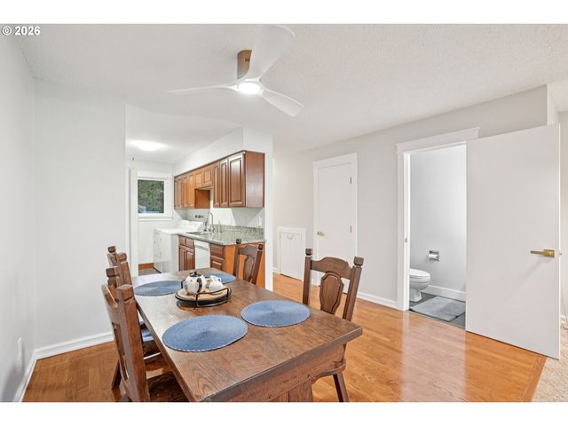 1302 Ne HOGAN Dr, Gresham, OR 97030