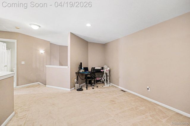 5519 Elmhurst Drive, Trenton, MI 48183